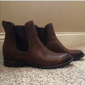 Born Leather Chelsea Boot Size 9